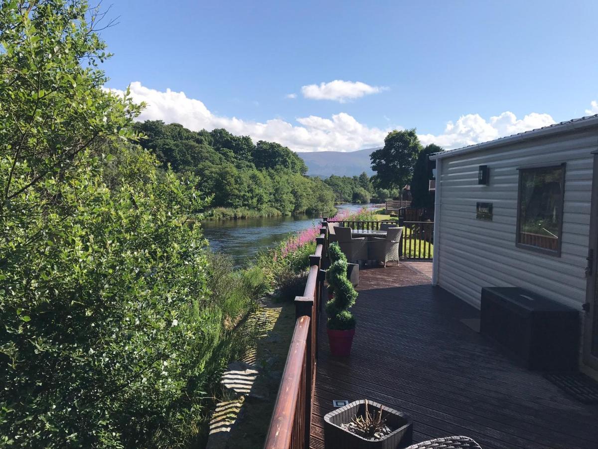 Riverbank Lodge Авімор Екстер'єр фото